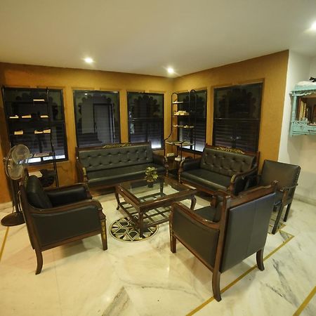 Hotel Udai Niwas By The Lake Udaipur Exteriör bild