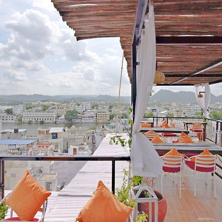 Hotel Udai Niwas By The Lake Udaipur Exteriör bild
