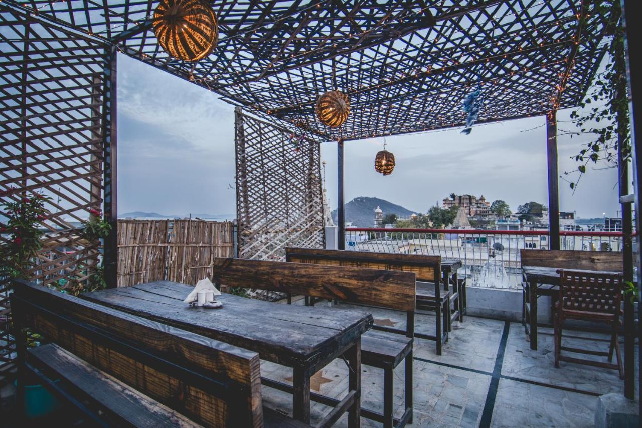 Hotel Udai Niwas By The Lake Udaipur Exteriör bild