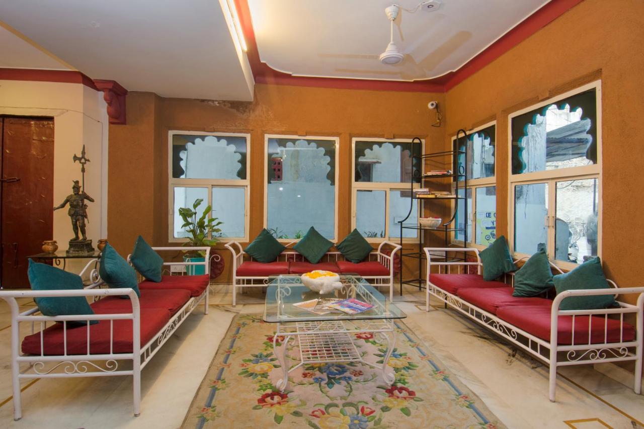 Hotel Udai Niwas By The Lake Udaipur Exteriör bild