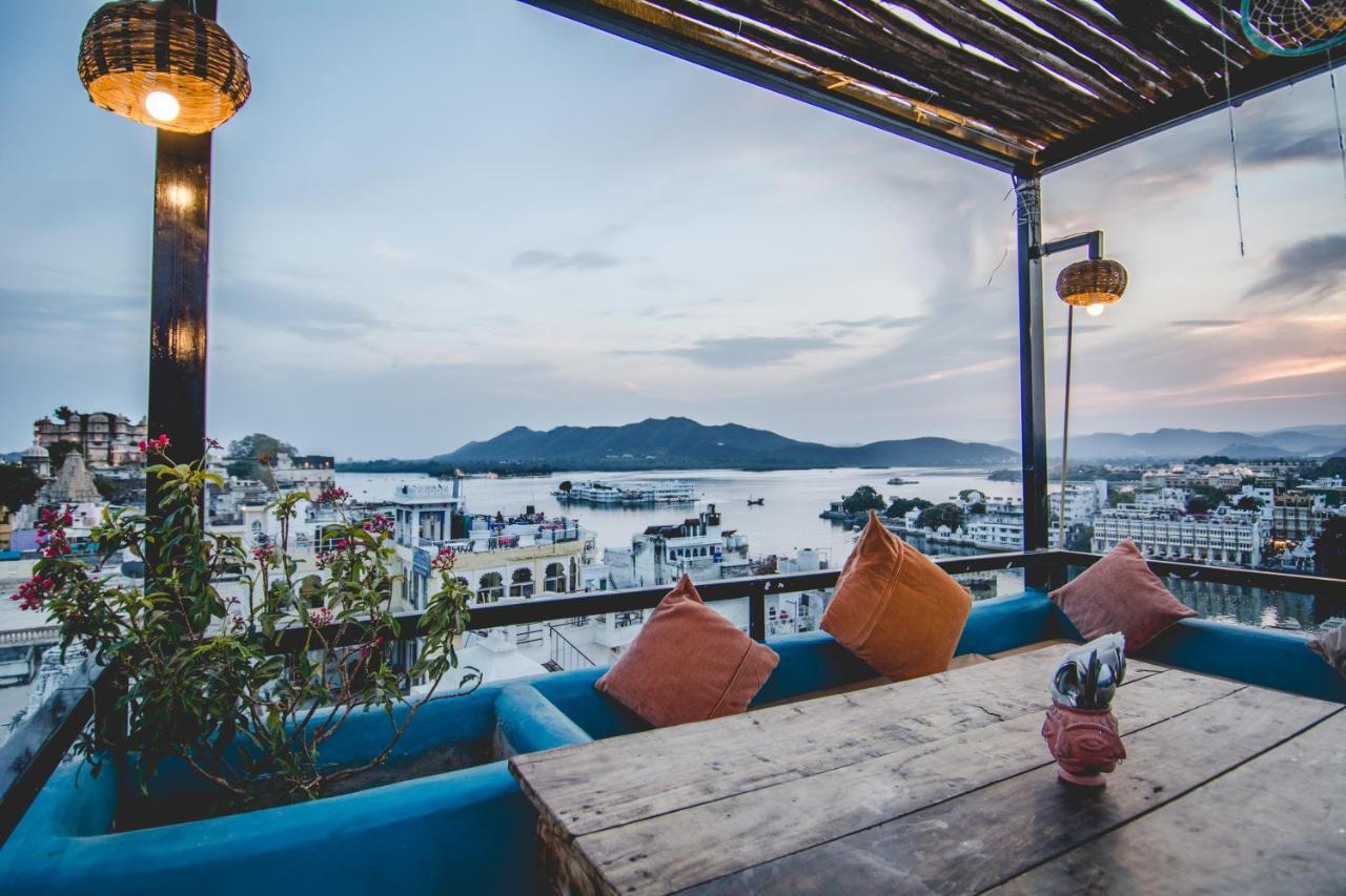 Hotel Udai Niwas By The Lake Udaipur Exteriör bild
