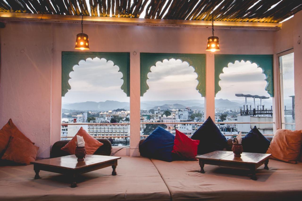 Hotel Udai Niwas By The Lake Udaipur Exteriör bild