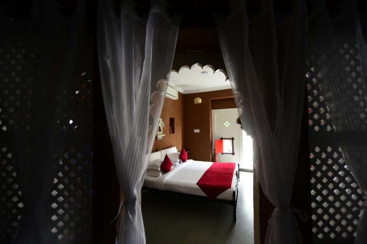 Hotel Udai Niwas By The Lake Udaipur Exteriör bild