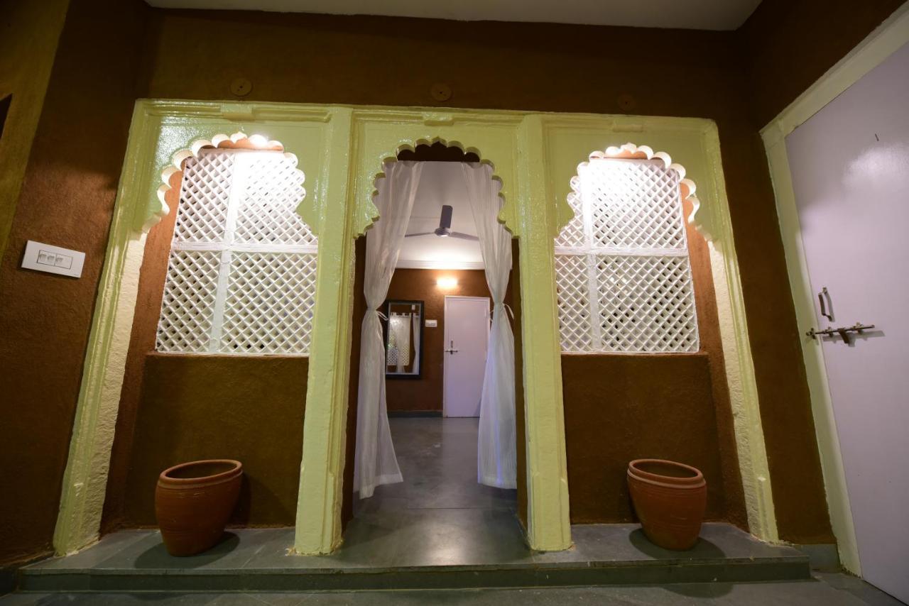 Hotel Udai Niwas By The Lake Udaipur Exteriör bild