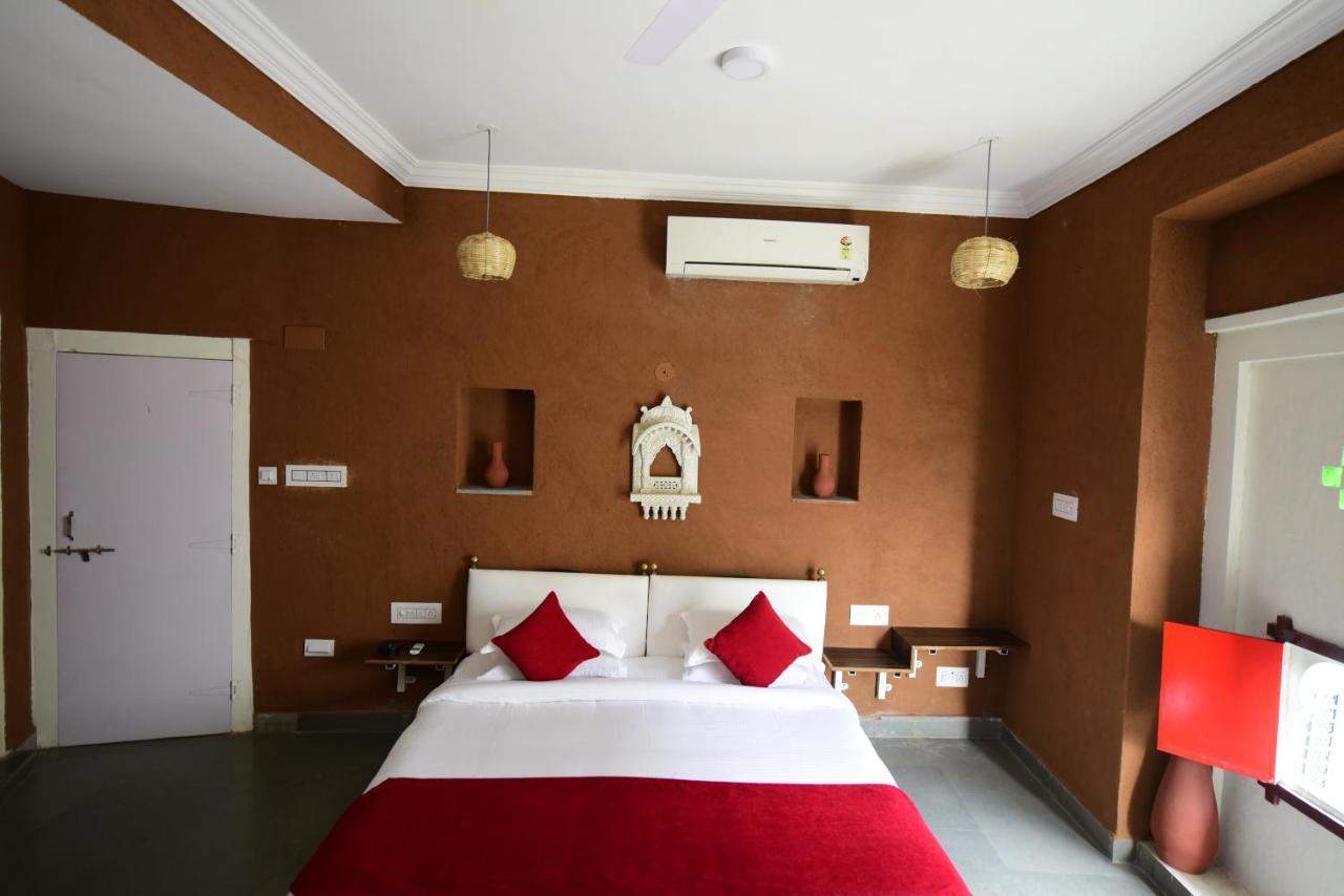 Hotel Udai Niwas By The Lake Udaipur Exteriör bild