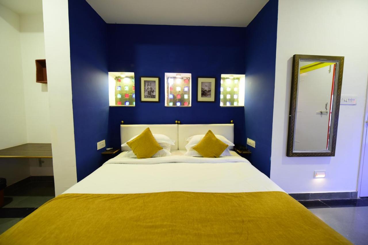 Hotel Udai Niwas By The Lake Udaipur Exteriör bild
