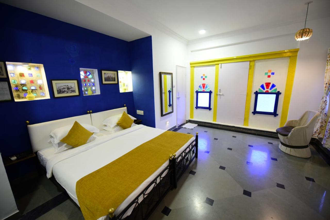 Hotel Udai Niwas By The Lake Udaipur Exteriör bild