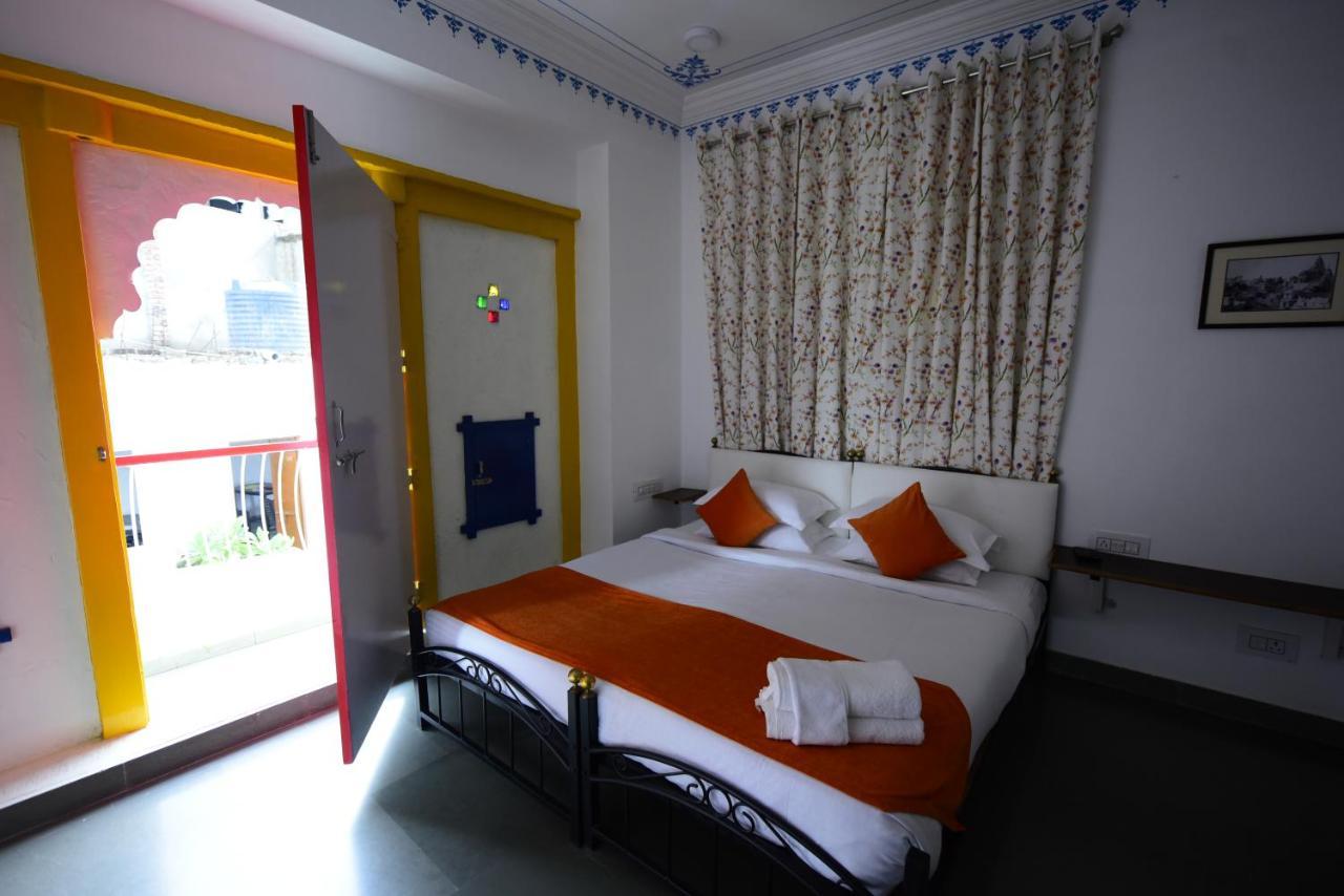 Hotel Udai Niwas By The Lake Udaipur Exteriör bild
