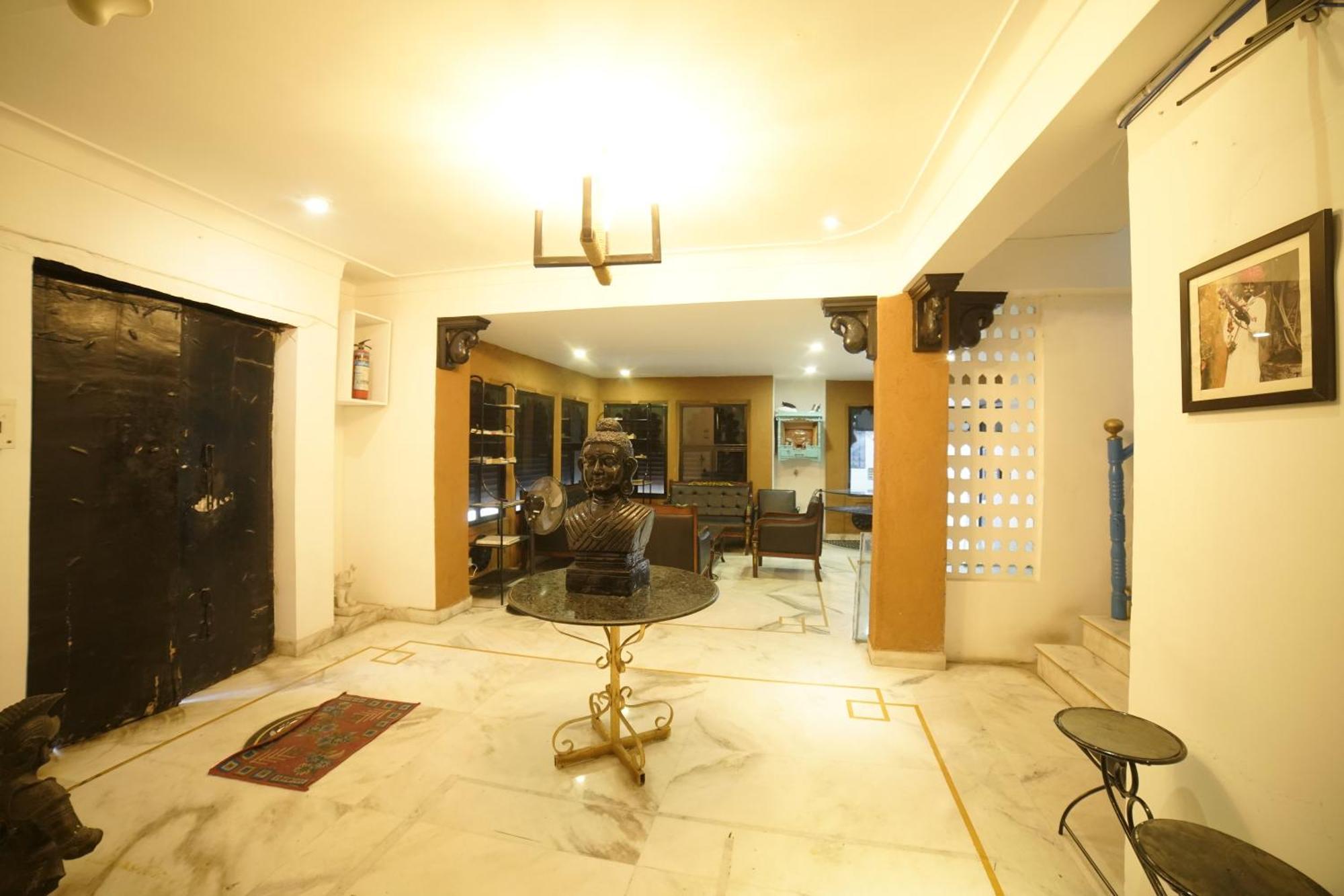 Hotel Udai Niwas By The Lake Udaipur Exteriör bild