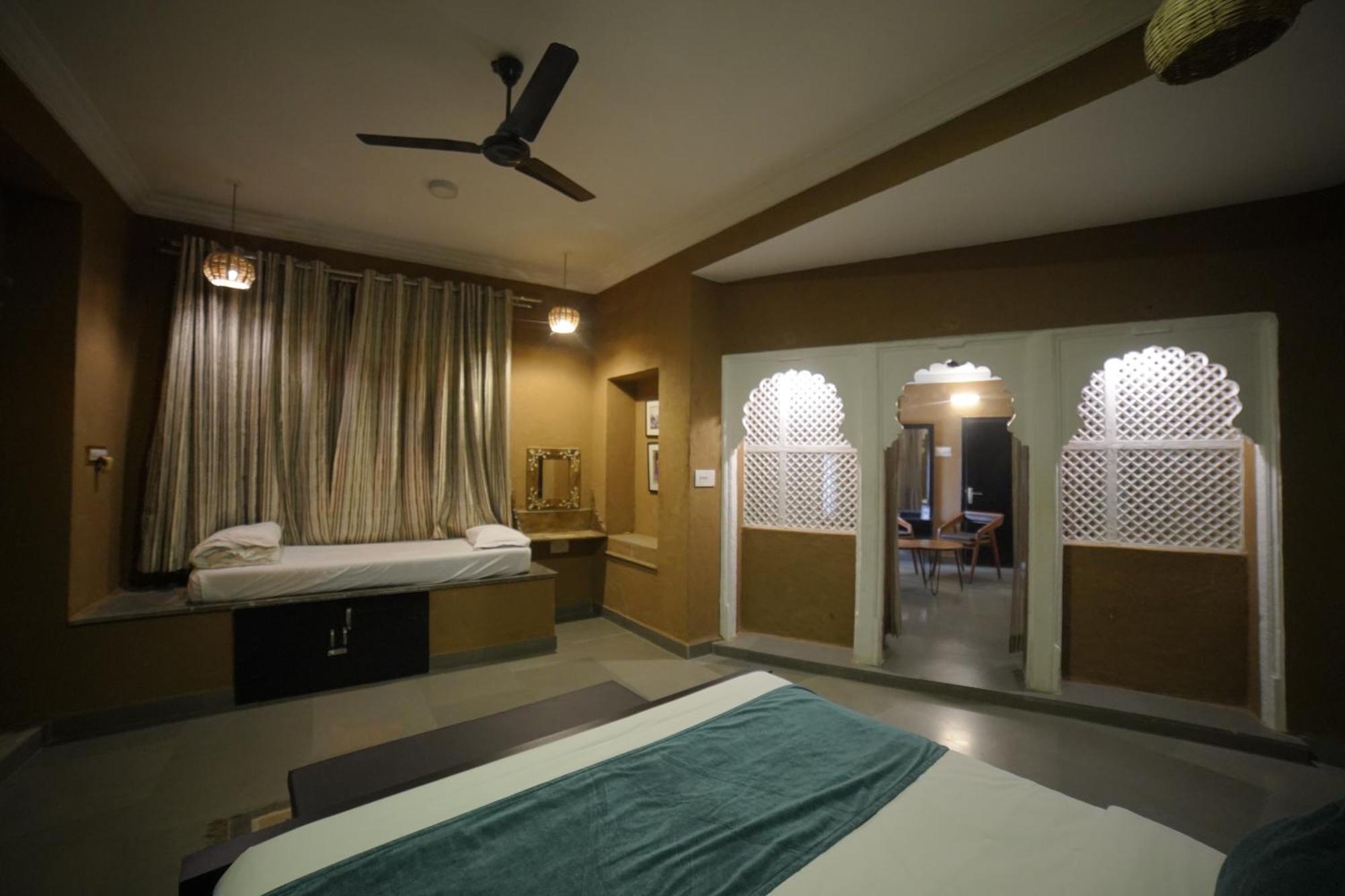 Hotel Udai Niwas By The Lake Udaipur Exteriör bild