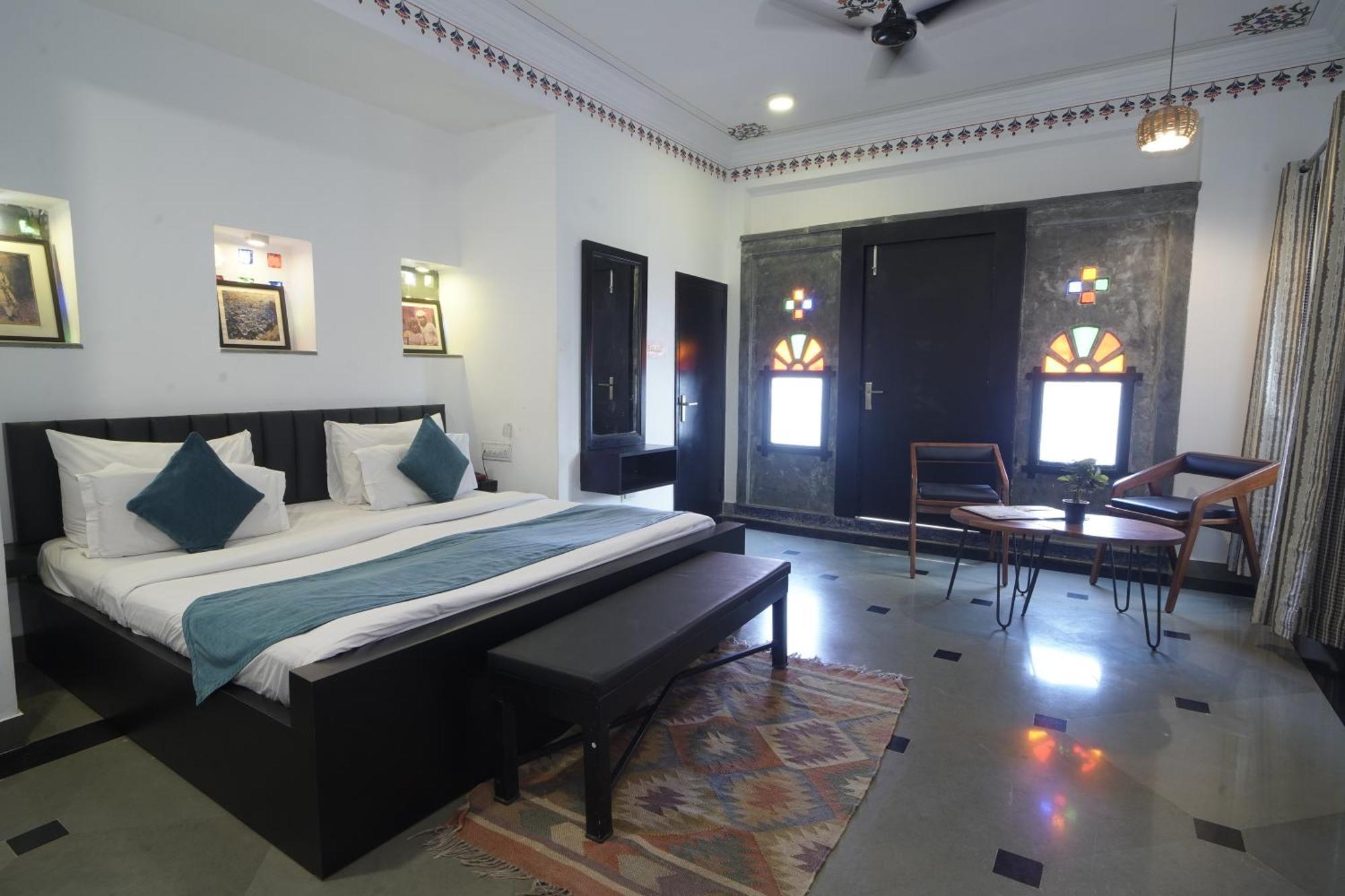 Hotel Udai Niwas By The Lake Udaipur Exteriör bild