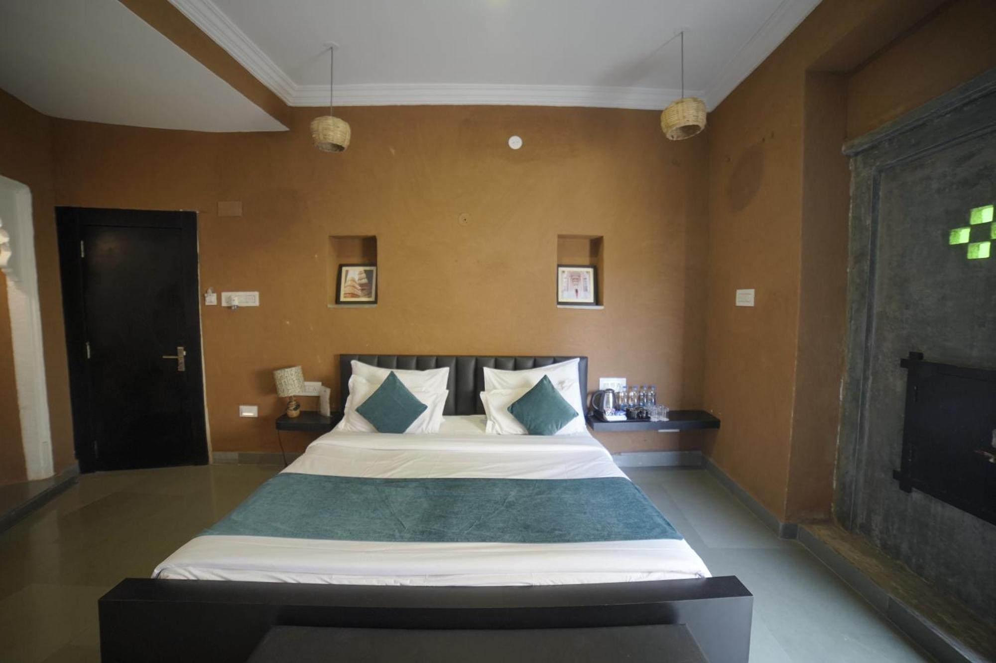 Hotel Udai Niwas By The Lake Udaipur Exteriör bild
