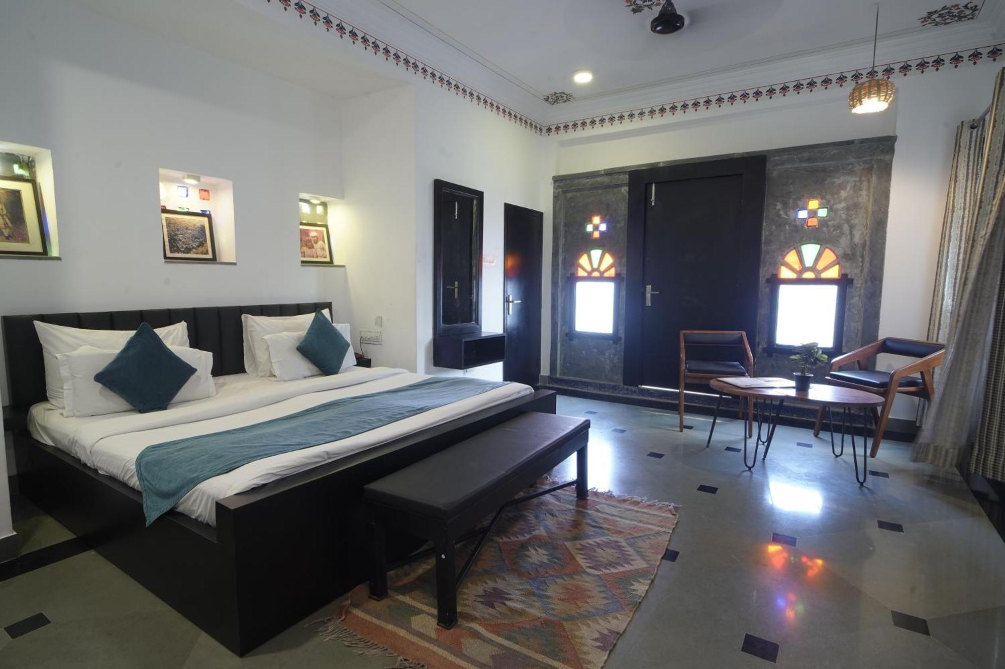 Hotel Udai Niwas By The Lake Udaipur Exteriör bild