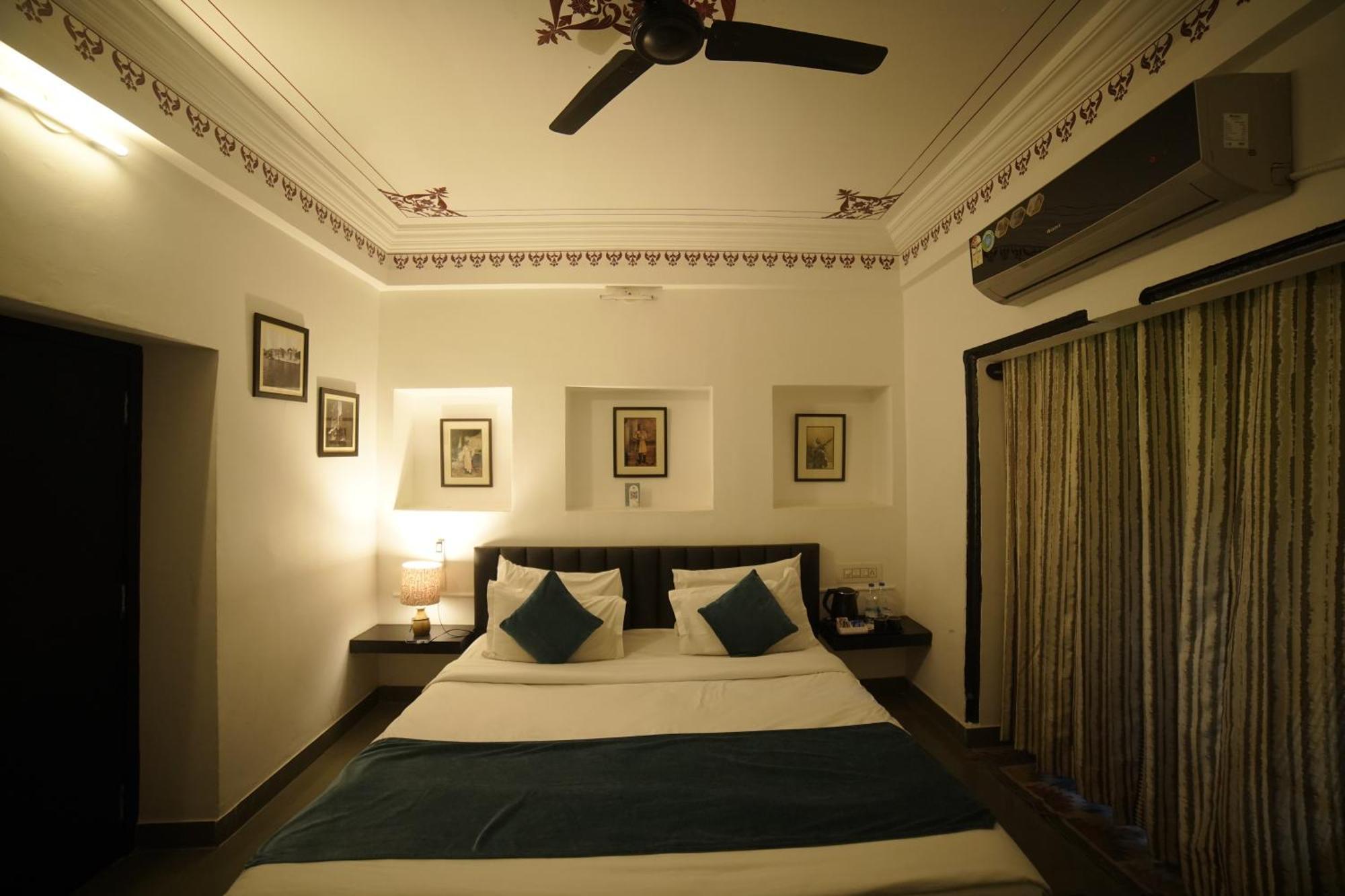 Hotel Udai Niwas By The Lake Udaipur Exteriör bild