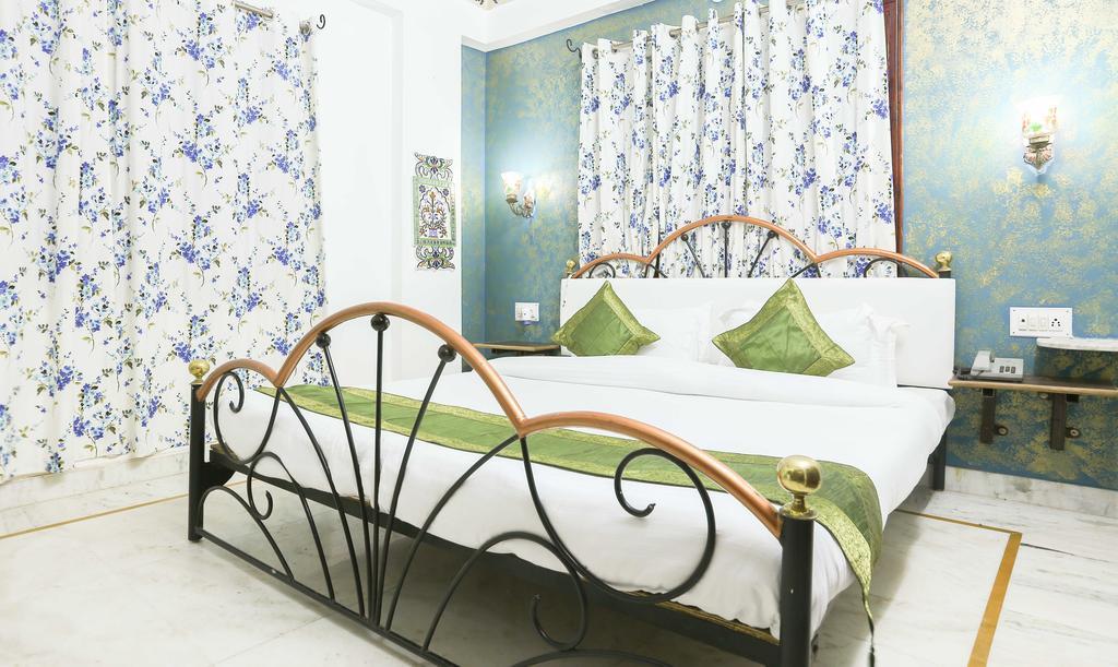 Hotel Udai Niwas By The Lake Udaipur Exteriör bild