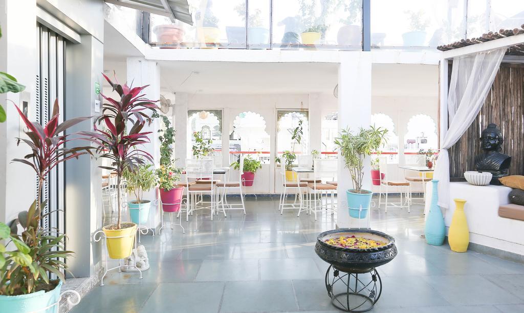 Hotel Udai Niwas By The Lake Udaipur Exteriör bild