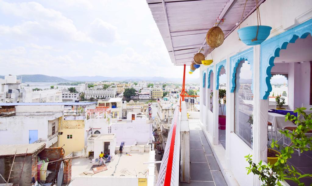 Hotel Udai Niwas By The Lake Udaipur Exteriör bild