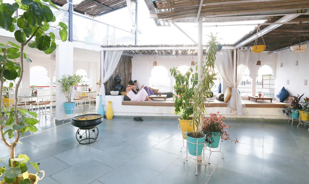 Hotel Udai Niwas By The Lake Udaipur Exteriör bild