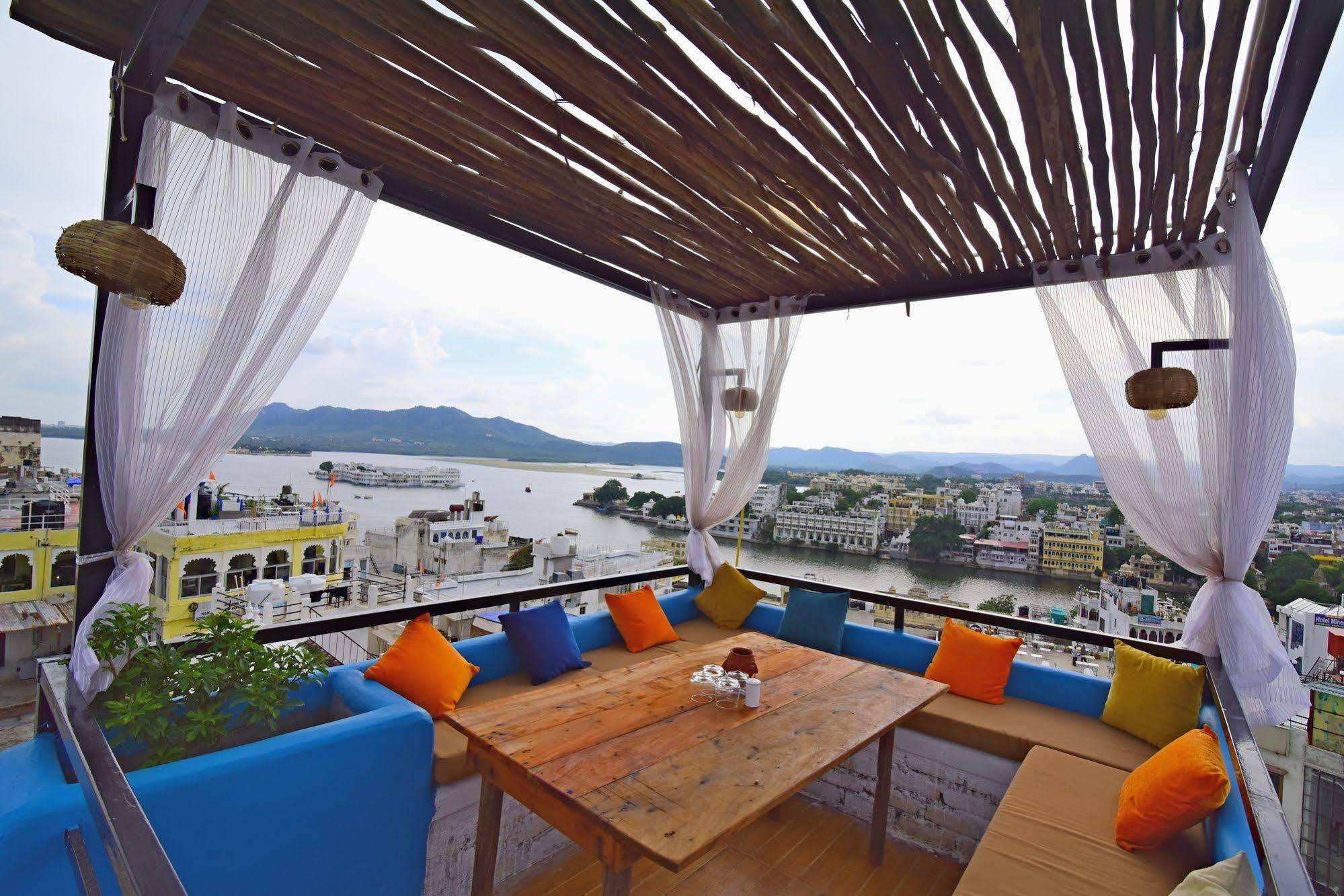 Hotel Udai Niwas By The Lake Udaipur Exteriör bild